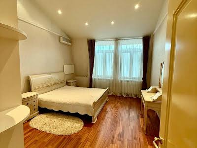 квартира за адресою Панаса Мирного вул., 8