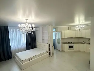 квартира за адресою Раїси Окіпної вул., 8