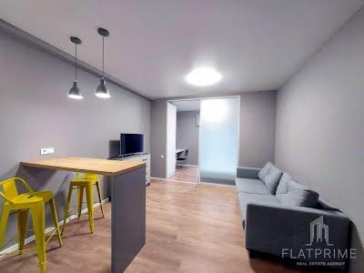 квартира за адресою Максимовича вул., 28д