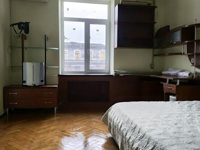 квартира за адресою Конституції пл., 2/2