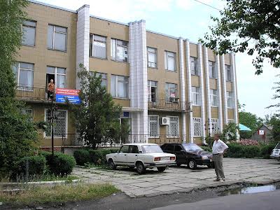 комерційна за адресою Захисників України вул. (Леніна), 14