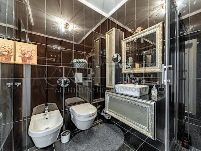квартира за адресою Болсуновська вул. (Сергія Струтинського), 2