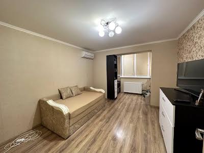квартира за адресою Автозаводська вул., 93