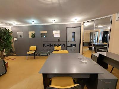 комерційна за адресою Жилянська вул., 62/64