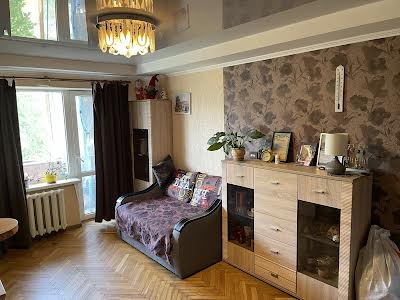 квартира за адресою Будівельників вул., 12-Б