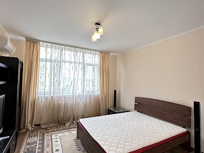 квартира за адресою Сім'ї Кульженків вул. (Петра Дегтяренка), 35