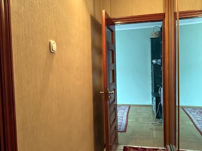 квартира за адресою Академіка Булаховського вул., 24
