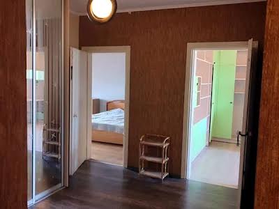 квартира за адресою Анни Ахматової вул., 19