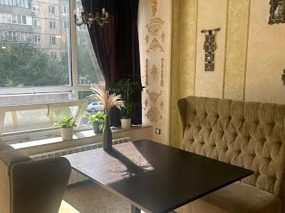 комерційна за адресою Жмеринська вул., 30/8