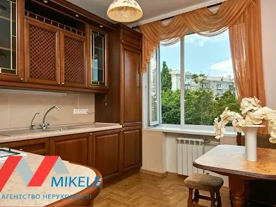 квартира за адресою Шовкуненка вул., 8/20