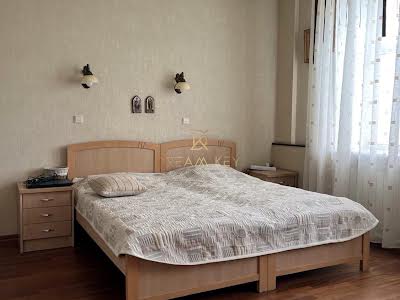 будинок за адресою Урожайна, 13