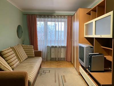 квартира по адресу Строителей ул., 12