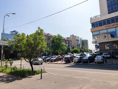 комерційна за адресою Антоновича вул. (Горького), 170/172