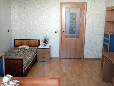 квартира за адресою Ревуцкого, 13
