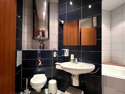 квартира за адресою Анни Ахматової вул., 47