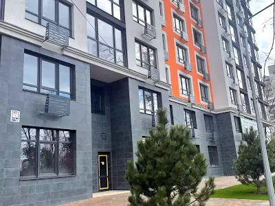 комерційна за адресою Живописна вул., 3