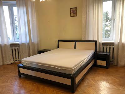 квартира за адресою Почайнинська вул., 45/48