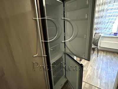квартира за адресою Срібнокільська вул., 8