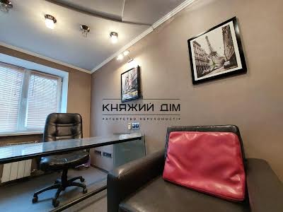 комерційна за адресою Жилянська вул., 62/64