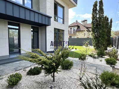будинок за адресою Травнева