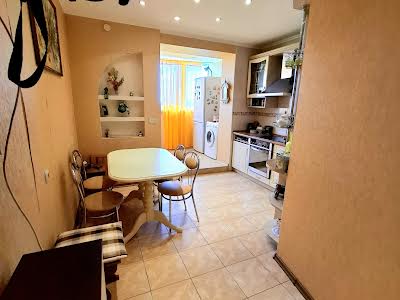 квартира за адресою Астрономічна вул., 35и