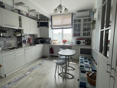 квартира за адресою Академіка Писаржевського вул., 8