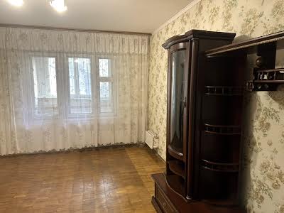 квартира за адресою Ревуцького вул., 18
