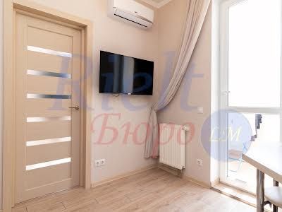 квартира за адресою Сім'ї Кульженків вул. (Петра Дегтяренка), 37