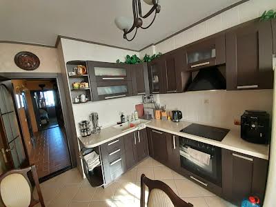 квартира за адресою Автозаводська вул., 99/4