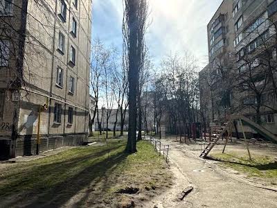 квартира за адресою Сулеймана Стальського вул., 28а