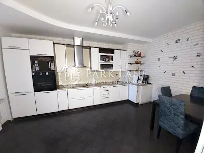 квартира за адресою Раїси Окіпної вул., 10-А
