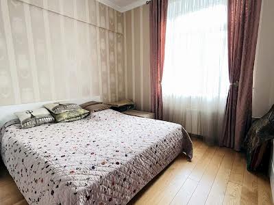 квартира по адресу Строителей ул., 30