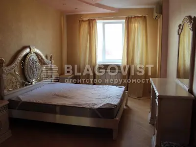 квартира за адресою Анни Ахматової вул., 13
