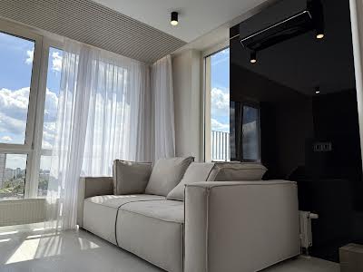 квартира за адресою Салютна вул., 2к18