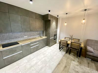 квартира за адресою Дніпровська набережна вул., 19