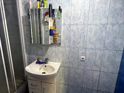 будинок за адресою с. Нові Безрадичі, Садова, 99