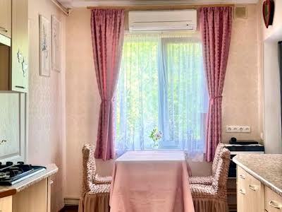 будинок за адресою Виноградна