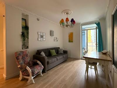 квартира за адресою Регенераторна вул., 4
