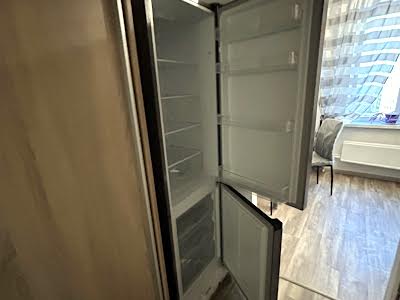 квартира за адресою Срібнокільська вул., 8