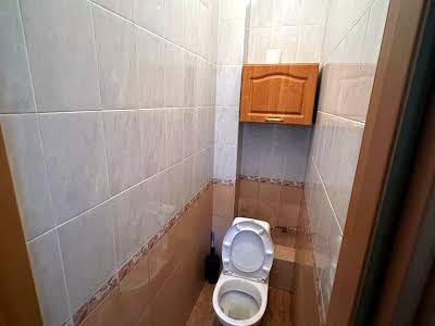 комерційна за адресою Володимирська вул., 11
