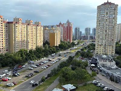 квартира за адресою Анни Ахматової вул., 32/18