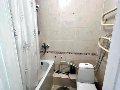 квартира за адресою Новодарницька вул., 27-А