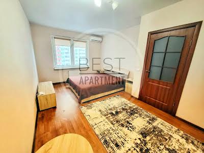 квартира за адресою Софії Русової вул., 7