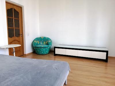 квартира за адресою Урловськая, 11А