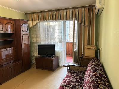 квартира за адресою Ревуцького вул., 18