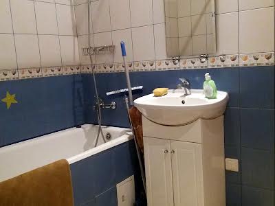 комерційна за адресою Тарасівська вул., 14