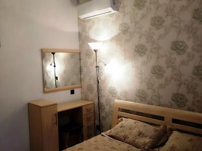 квартира за адресою Олени Теліги вул., 25