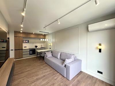 квартира за адресою Салютна вул., 2к20