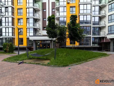 комерційна за адресою Радистів вул., 40