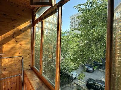 квартира за адресою Набережно-Хрещатицька вул., 33